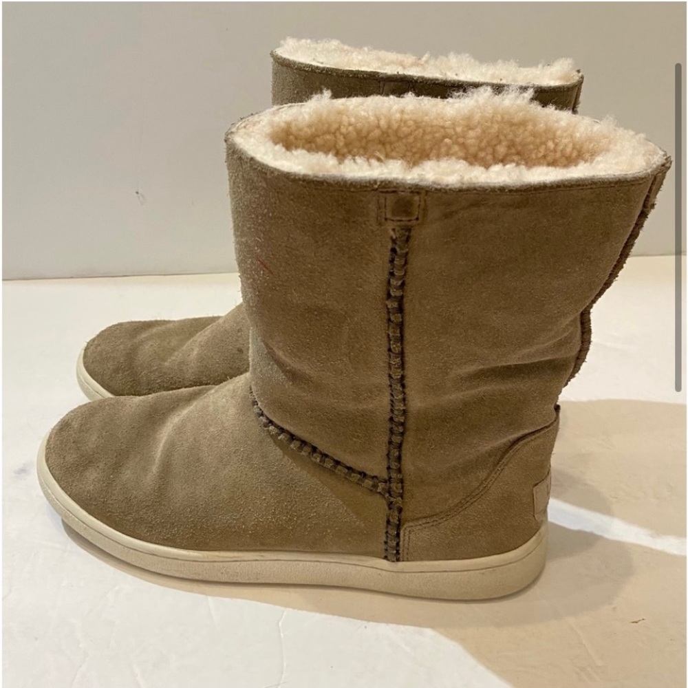 Ugg Mika suede pull on boot sherpa lined Size 7